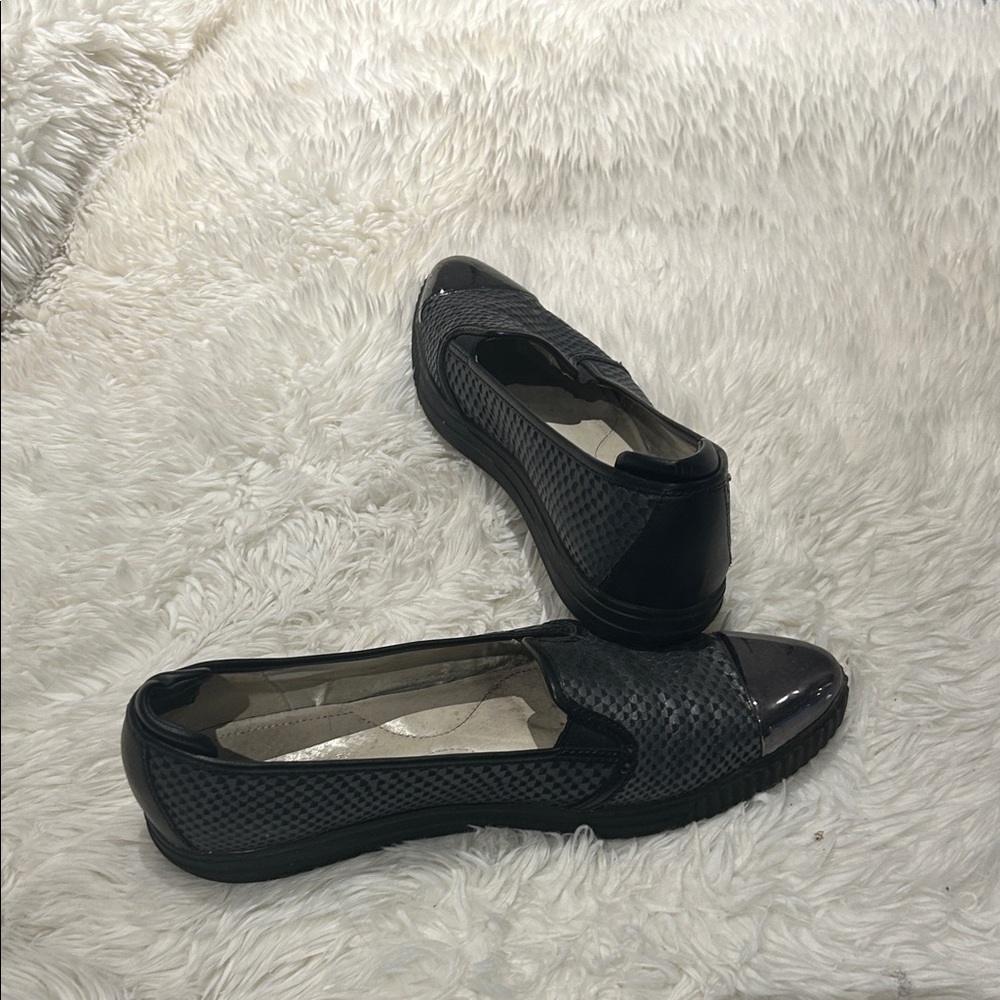 Geox Black Textured Women's Loafers